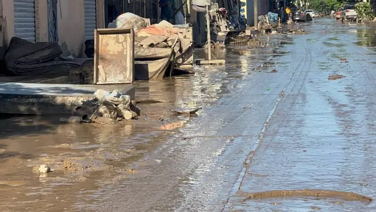 Afectados por inundaciones en Poza Rica denuncian falta de apoyo y protestan por drenajes colapsados.