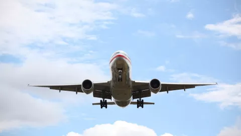 Pasajero se mete al baño y se quita la vida en pleno vuelo
