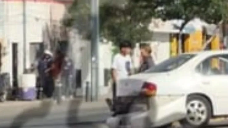 Accidente vial genera tráfico intenso hoy 12 de diciembre en este bulevar de León; quedó sobre el carril del transporte público.jpg
