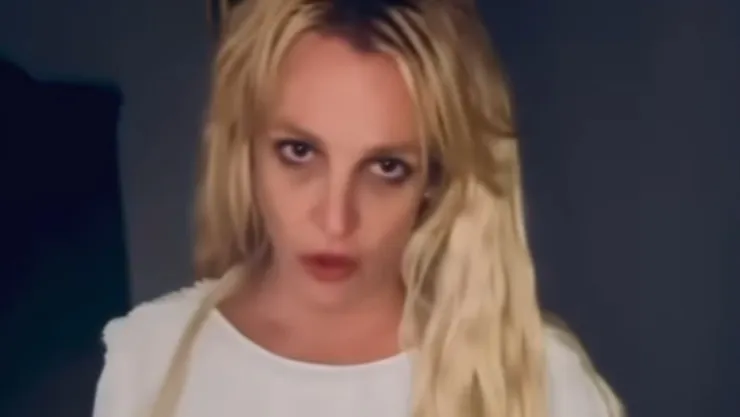 Acusan a Britney Spears de empuñar cuchillo en un restaurante.