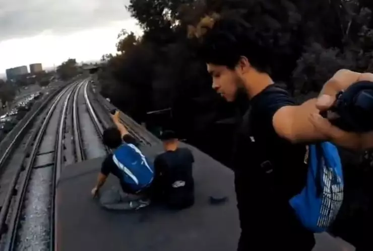 surfean vagón metro CDMX