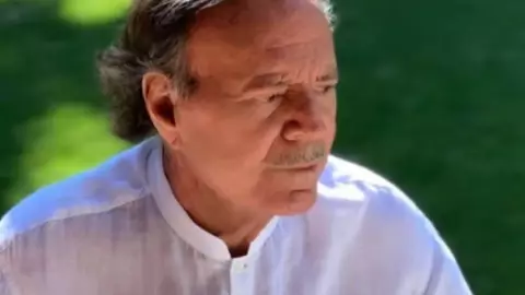 JULIO IGLESIAS ACUSADO DE AGRESIONES SEXUALES