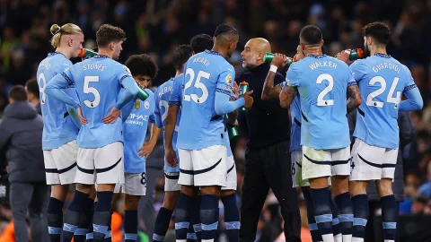Guardiola y jugadores del Manchester City