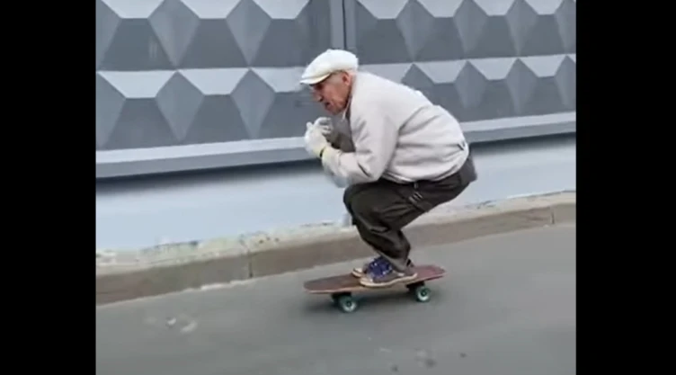 abuelito-skater-habilidades-patineta.jpg
