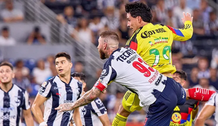 Sergio Ramos pierde juego aéreo con Ramín Juárez
