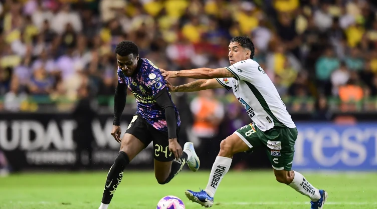 Javairo Dilrosun con América vs León