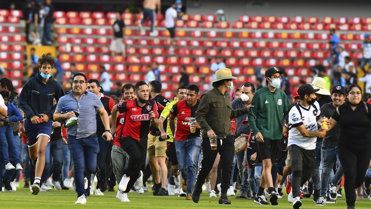 Pelea Gallos Blancos Atlas jornada 9 Liga MX