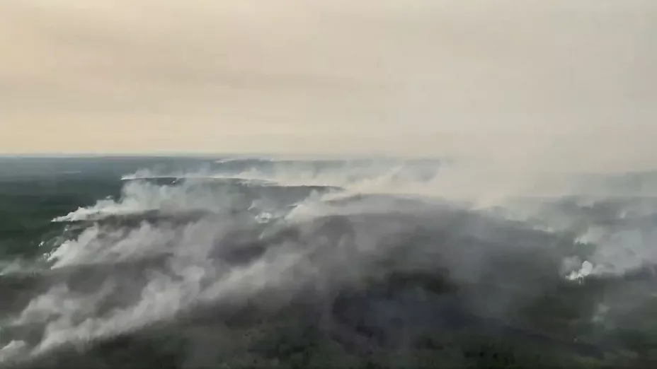 Los incendios forestales paralizan un aeropuerto en Siberia_AP.jpg