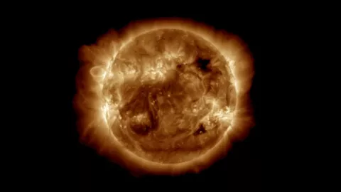 ¿Qué es una tormenta solar y cómo afecta a la Tierra?