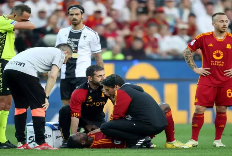 Jugador de la Roma se desplomó en juego ante Udinese: ¿Cuál es su estado de salud?