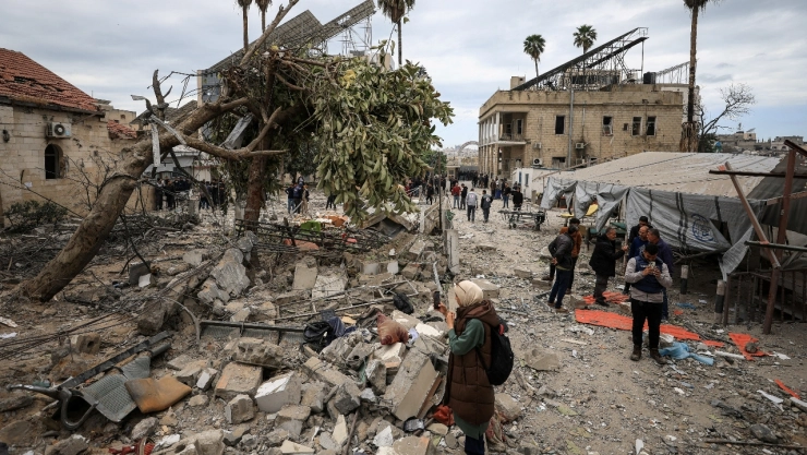 Gaza bajo fuego: bombardeos israelíes causan miles de muertes y desplazamientos.