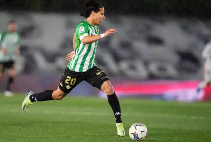Real Betis pondría a venta a Diego Lainez por esta millonaria suma