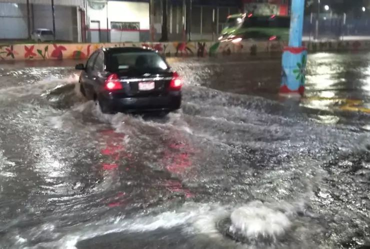 Activan alerta naranja por lluvias en Iztapalapa