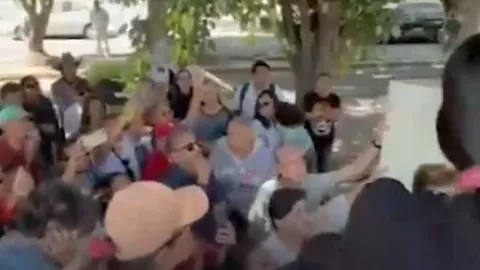 ¡Gobierno Ecocida! Poblanos alzan la voz encontra de la construcción del Cablebús en Puebla; vecinos de Prados Agua Azul rechazan acciones del gobierno de Alejandro Armenta