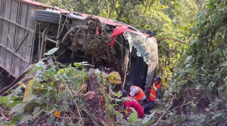 Tragedia Oaxaca Accidente autobús pasajeros muertos, heridos caos vial carretera Barranca Larga-Ventanilla