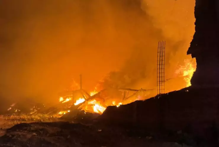 Incendio consume fábrica de calcetines en la colonia Los Manantiales de Purísima del Rincón