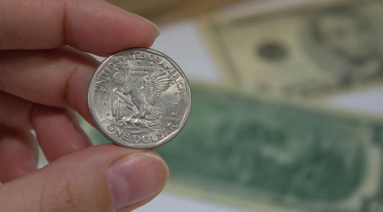 La moneda de un dólar estadounidense
