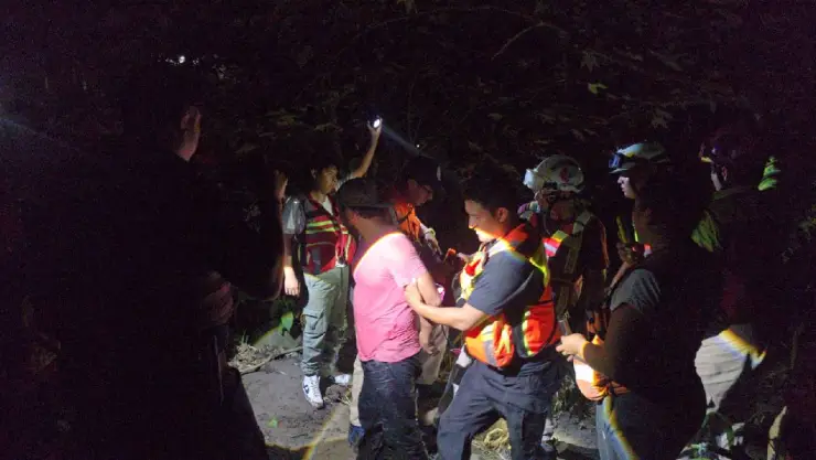 ¡Casi se lo lleva la corriente! Hombre estuvo a punto de ser arrastrado por el río crecido en Veracruz