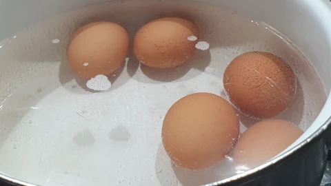 C&oacute;mo cocinar huevo sin exponerse a esta peligrosa enfermedad