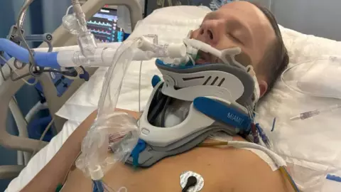 Un movimiento brusco a causa de una ola provocó garaves lesiones en el turista