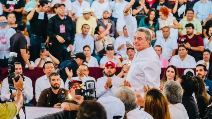 Pío López Obrador en sesión