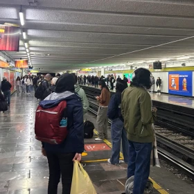 ¿Qué pasa en el Metro CDMX hoy 9 de octubre 2026? Avance de Renés y cierre de estaciones en vivo