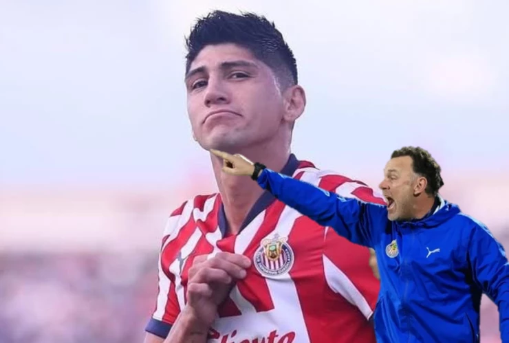 Alan Pulido se niega a irse de Chivas y una foto lo confirma, pese a que no entra en planes de Gabriel Milito