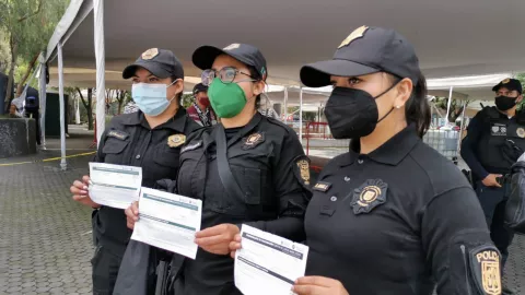 MUJERES POLICÍAS VACUNACIÓN CDMX.jpeg