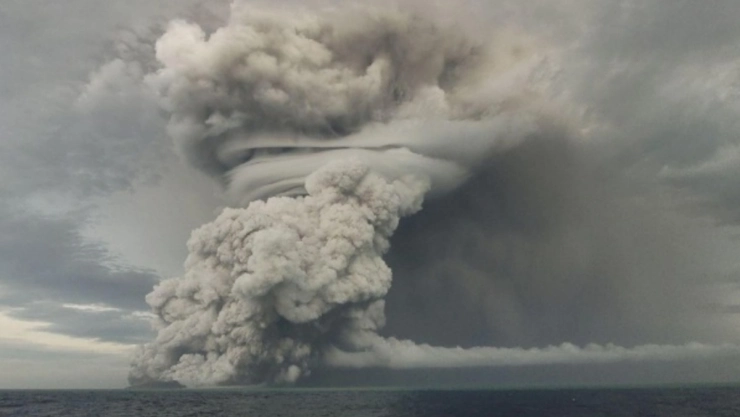 que es volcan submarino tonga
