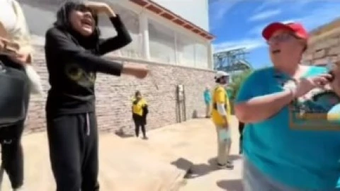 Turista extranjera corre a mexicanos