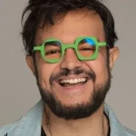 Aleks Syntek dice que cuidó a Shakira de niña y responde a críticas por su foto