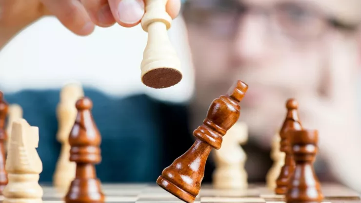 Conoce los beneficios de jugar ajedrez