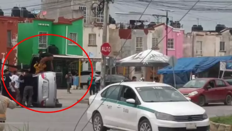 ¡Otro accidente más en Cancún! Se registra volcadura en Villas Otoch tras choque; responsable se da a la fuga