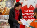 En compañía de familiares y amigos, disfrutamos de un rato de diversión.
