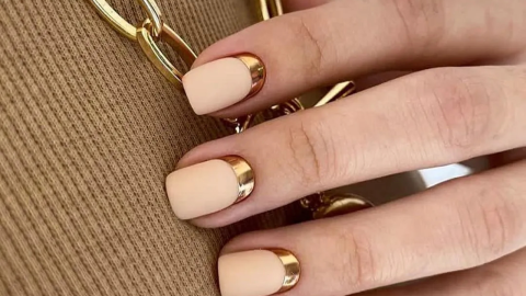 Uñas dorado Año Nuevo