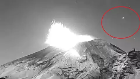 Video_ ¿Serán_ Captan supuesto ovni volando en el volcán Popocatépetl?