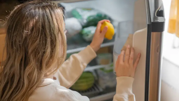 Esta es la mejor forma para guardar pollo crudo en el refrigerador, según agencias estadounidenses