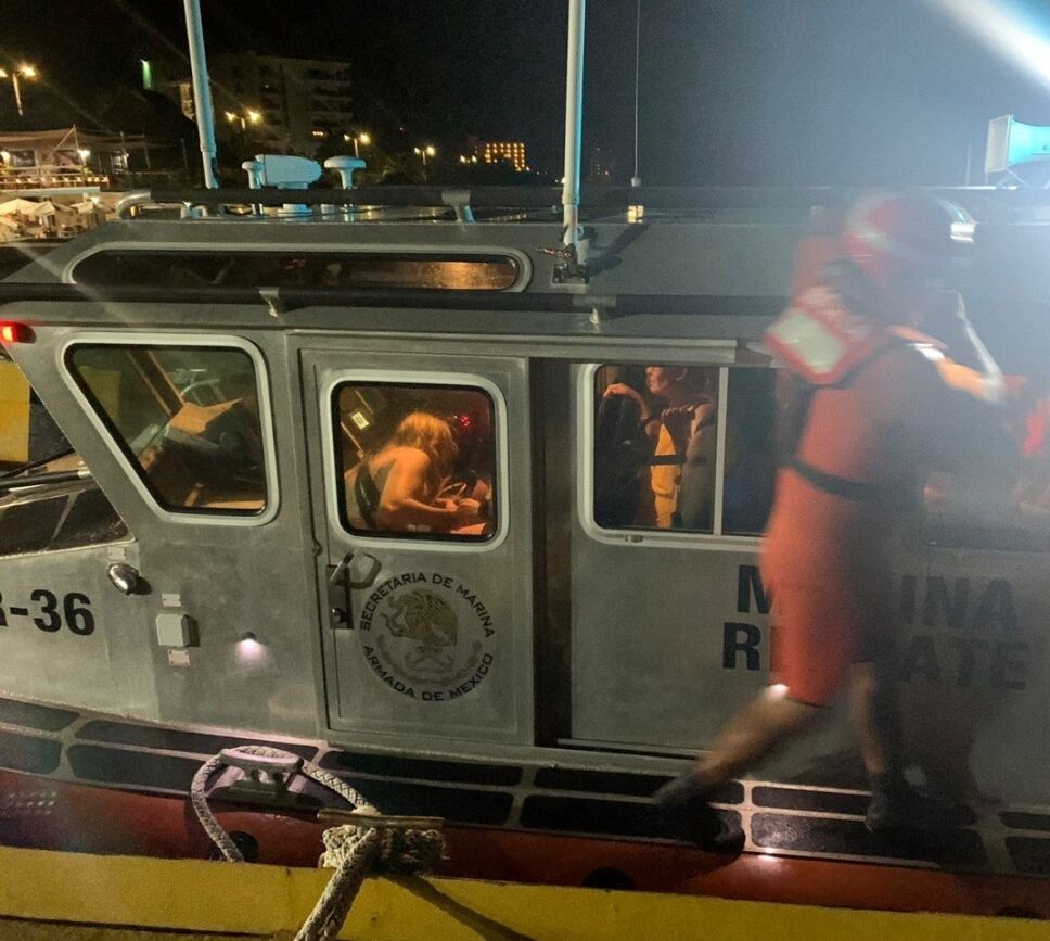 Marina rescata a 14 personas en embarcación cerca de Cozumel