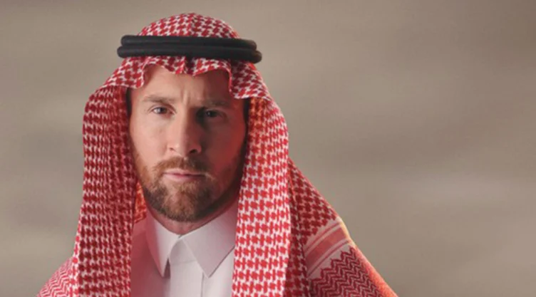 Lionel Messi con ropa arábiga