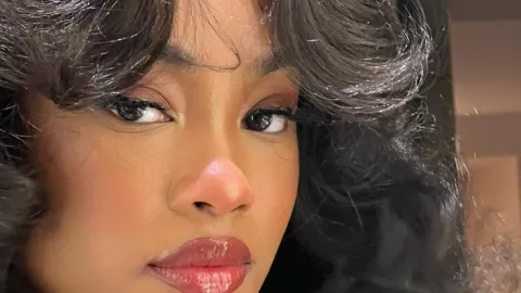 El maquillaje peach da una apariencia de bronceado natural