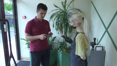 En Rusia bares y restaurantes solo atienden a vacunados COVID.