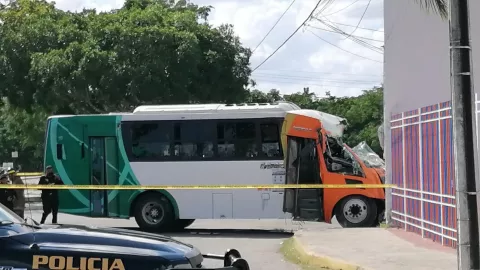 camion choca farmacia