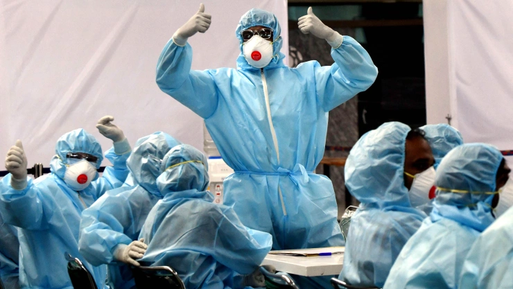 Médicos en India surante la pandemia