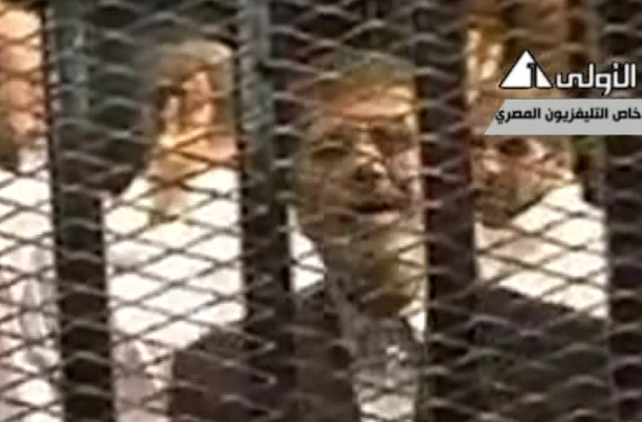 ‘Soy Mohamed Mursi, presidente legítimo de Egipto. Lo que ocurrió el 3 de julio fue un golpe de Estado, una traición’ dijo el exmandatario