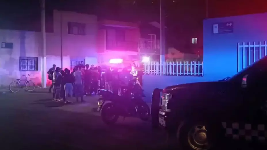 ZMG DE NOCHE: Volcadura por semaforazo en calles de Guadalajara; no hay lesionados