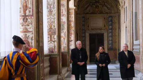 Mara Lezama visita el Vaticano