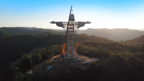 Cristo Protector de la ciudad de Encantado, en Brasil
