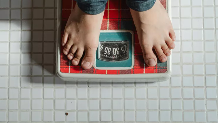 ¿Cómo bajar de peso sin ejercicio y dietas restrictivas? ¡Descúbrelo aquí!