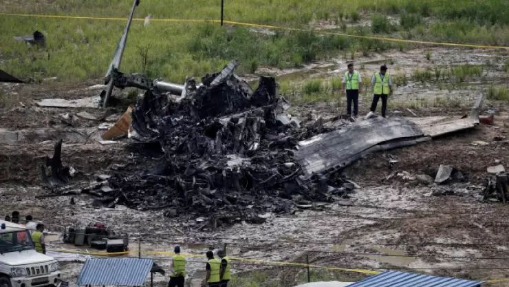 Tragedia en Nepal deja 18 pasajeros de avión muertos