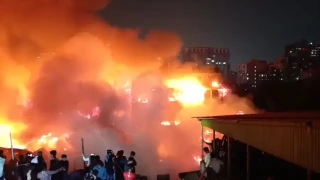 Incendio masivo en Bangladesh hoy.jpg